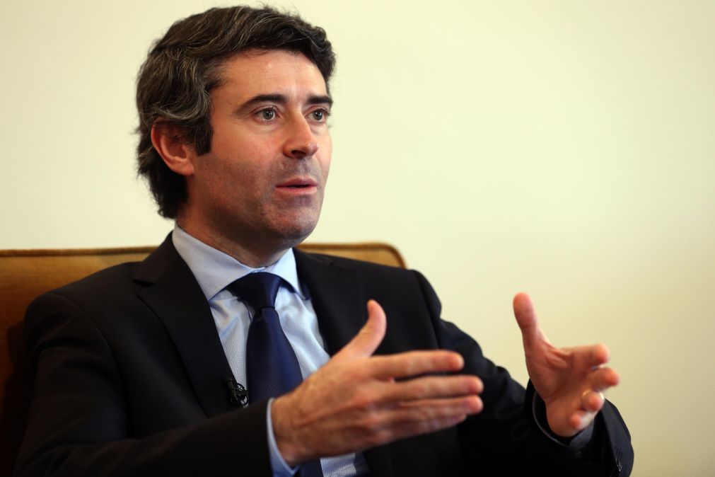 PR/Luxemburgo: Governo discute impostos e ensino do português com a comunidade