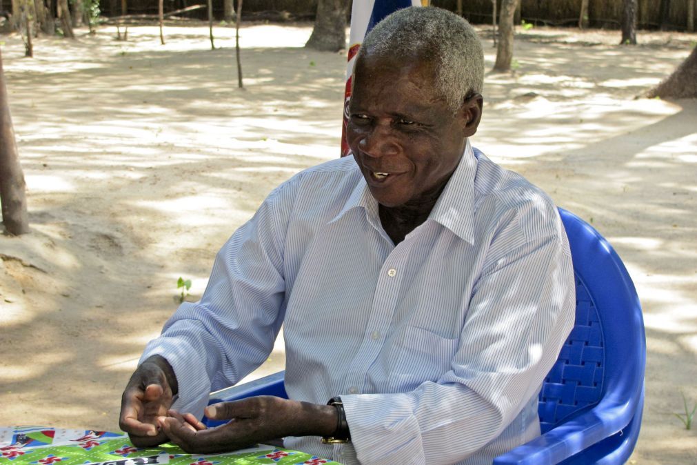 Dhlakama diz que exigência da Renamo de nomear governadores não é prioritária