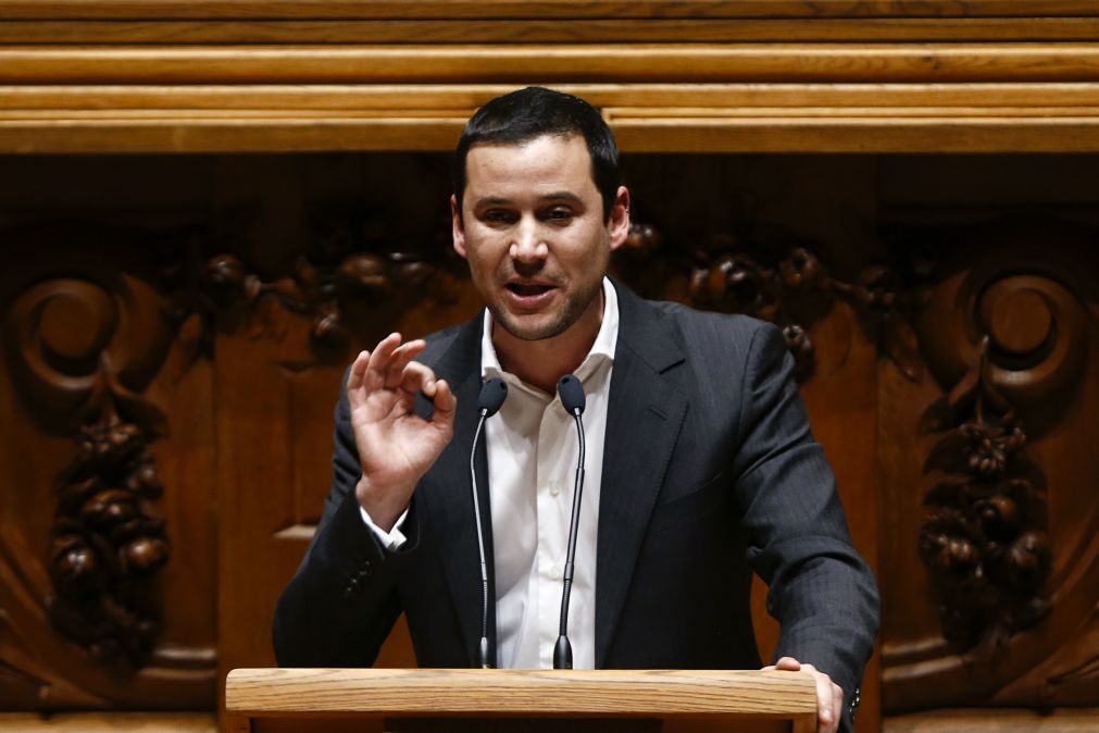 PS aprova grupo de trabalho sobre dívida proposto por PCP no parlamento