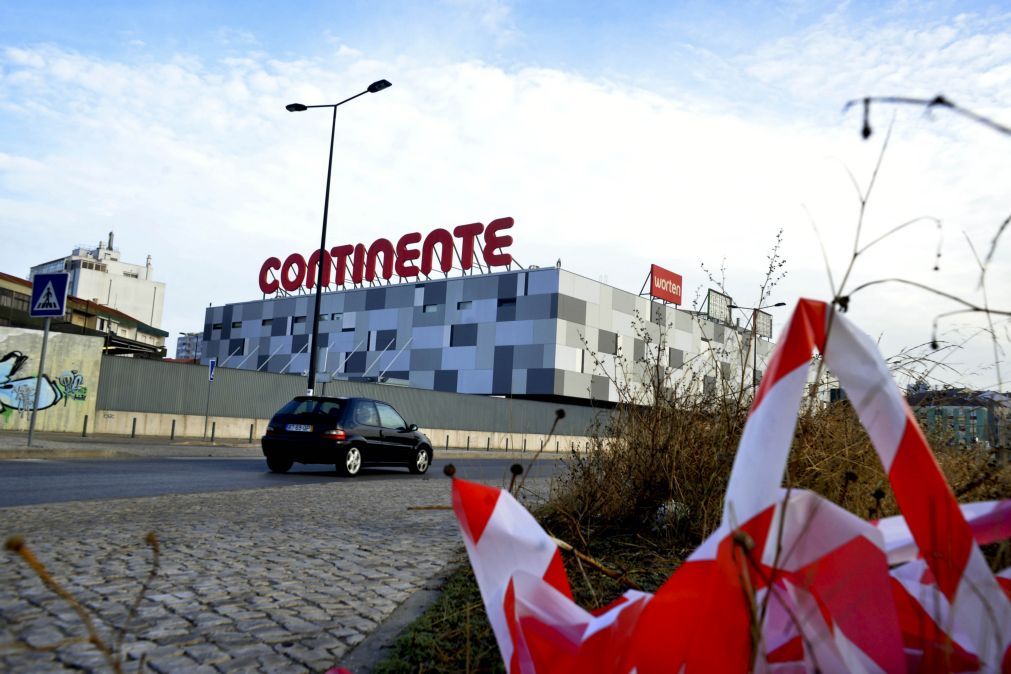Milhares de tabalhadores do comércio e serviços aderiram à greve deste feriado
