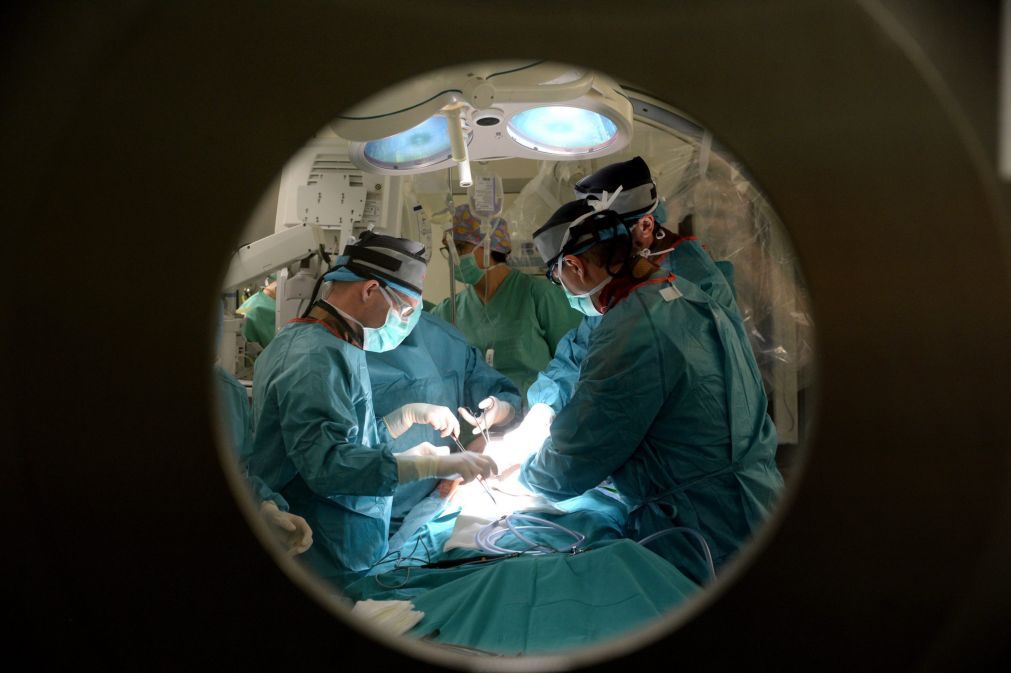 Cirurgia inovadora de extração de hérnia efetuada hoje em Coimbra