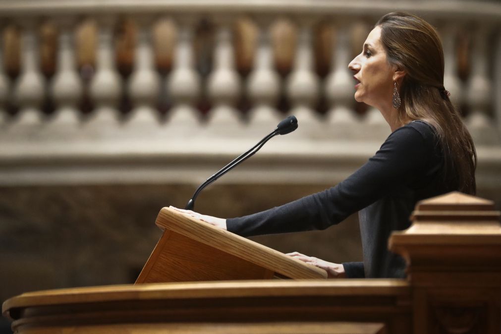 “É preciso mais salário e menos horário”, defende PCP