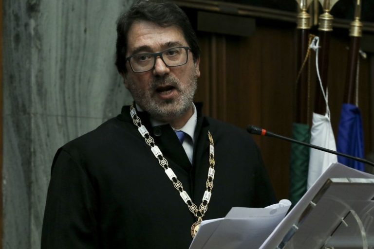 Bastonário dos advogados pede 