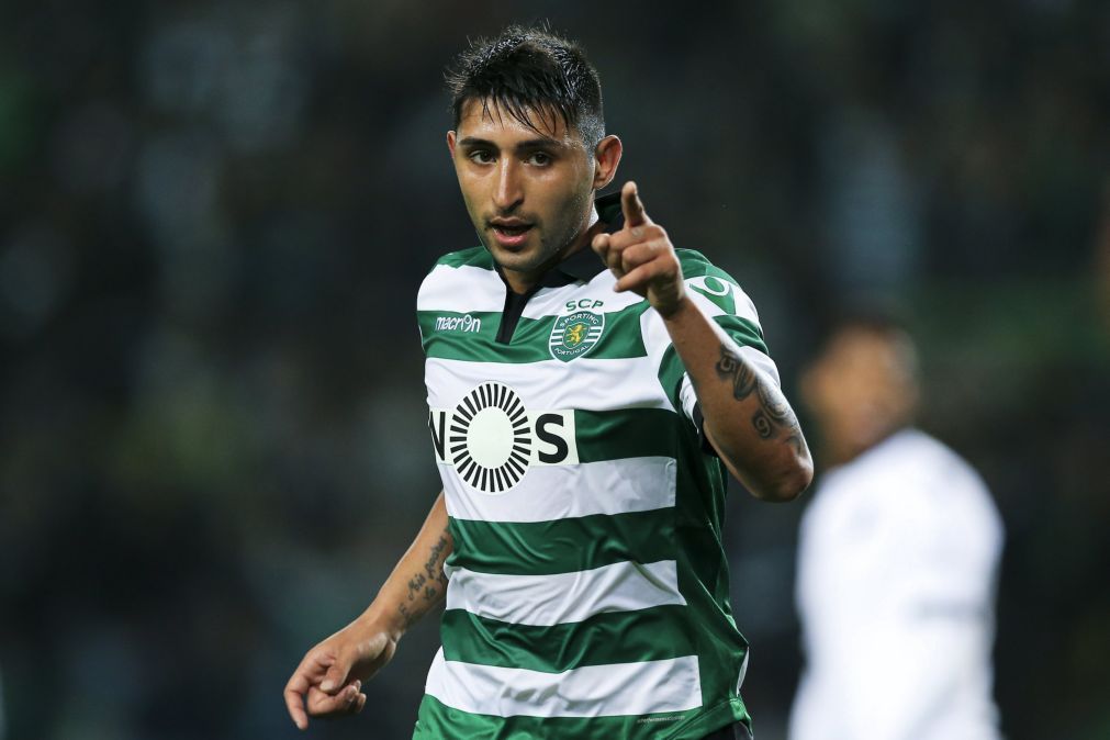 Alan Ruiz para seis a oito semanas devido a lesão no joelho esquerdo