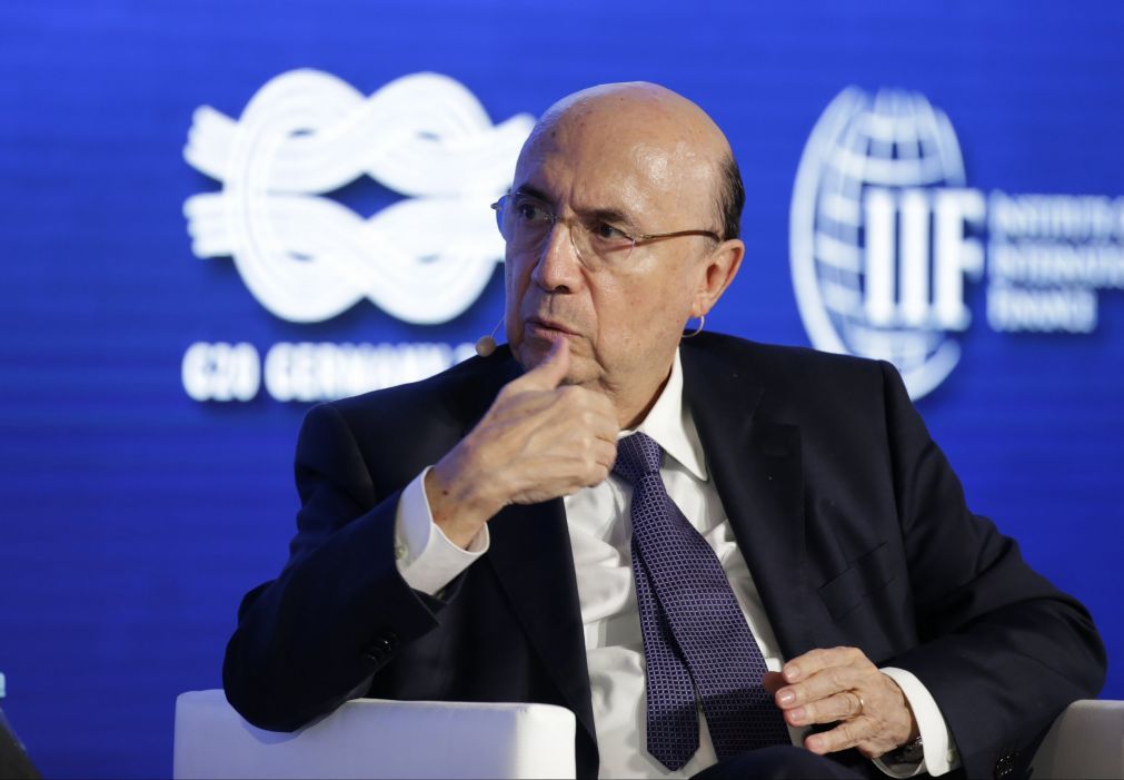 Crise política no Brasil pode atrasar mudanças no sistema de pensões – Ministro das Finanças