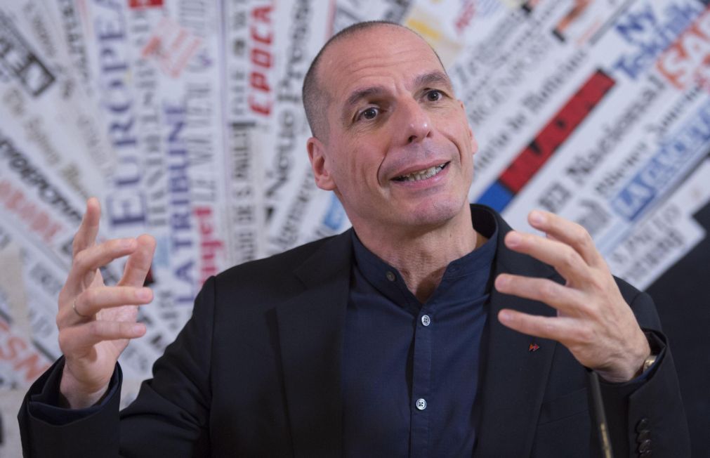 Varoufakis apela ao voto em Macron, “único ministro” que ajudou Grécia