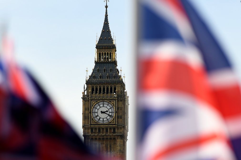 ‘Brexit’: Banco de Inglaterra mantém juros e revê em baixa crescimento económico para 2017