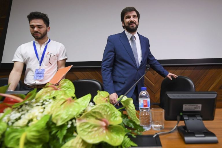 Ministro da Educação leva 