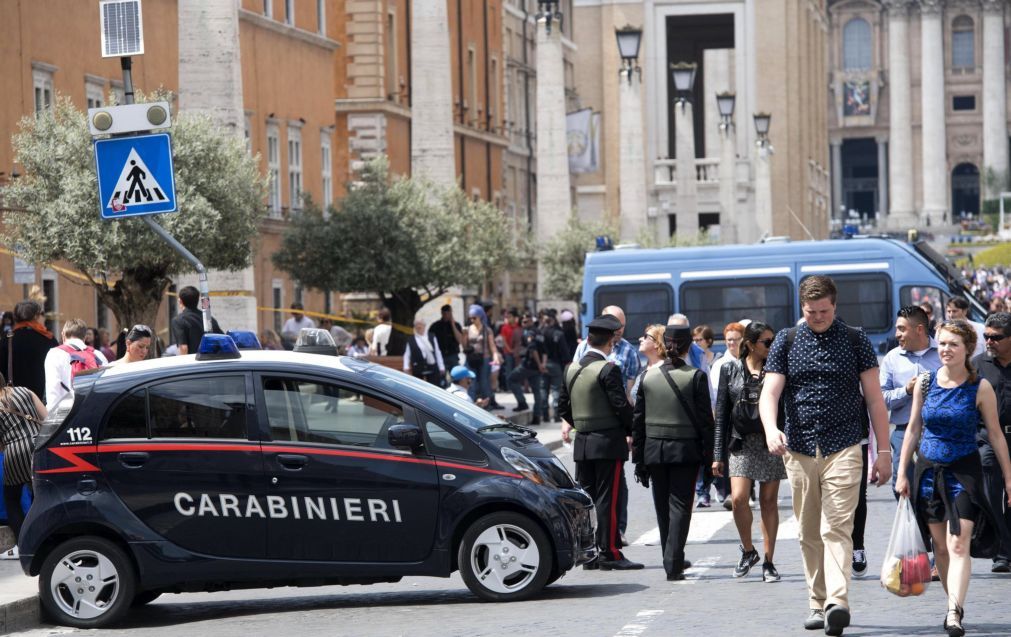 Polícia italiana investiga explosão em Roma que danificou automóvel