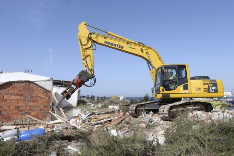 Concluída demolição de 14 construções no núcleo dos Hangares - Ministério
