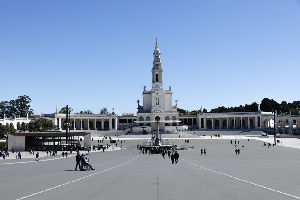 Chuva e temperaturas entre os 07 e 21 graus durante a visita de papa a Fátima