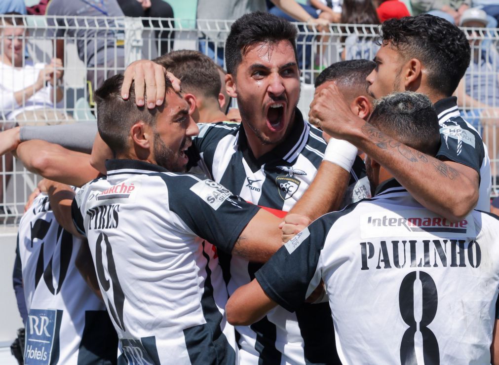 Portimonense festeja título com vitória nos Açores