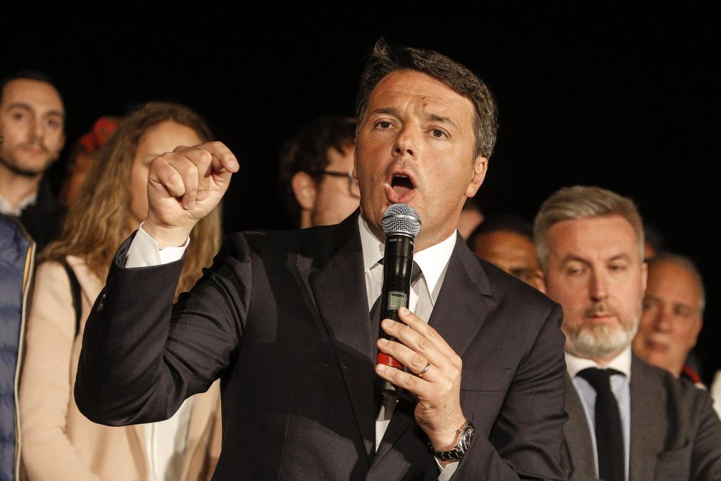 Renzi reeleito para liderança do Partido Democrata com 70% dos votos