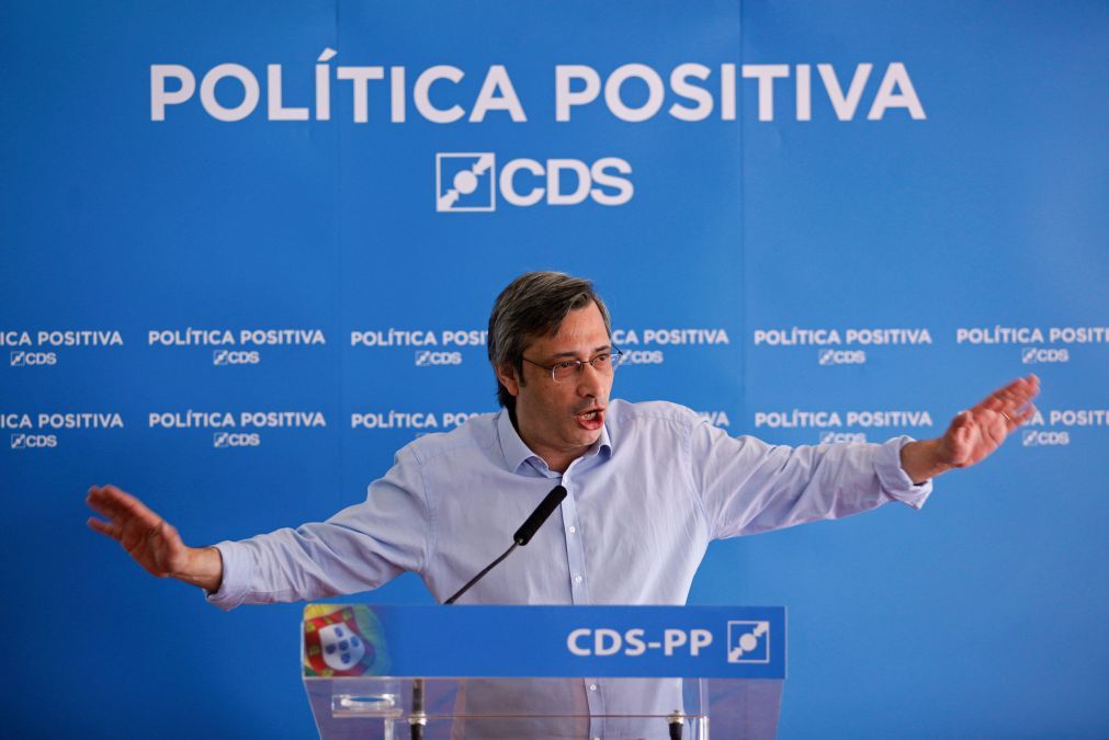 Líder parlamentar do CDS-PP diz que Portugal vive numa “democracia simulada”