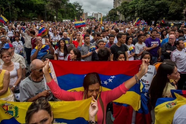Mulheres luso-descendentes saíram para apoiar as venezuelanas na luta contra a 