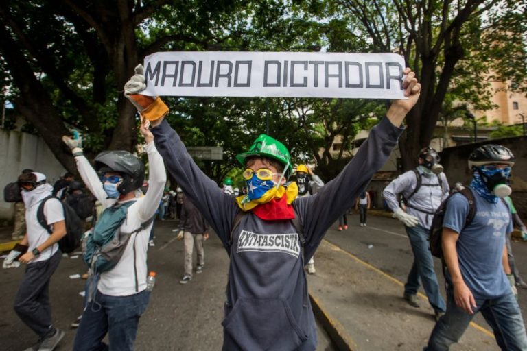 Venezuela: Oposição apela a protestos contra convocatória de assembleia constituinte