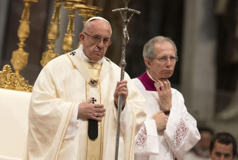Papa Francisco pede a fiéis que rezem pela paz 