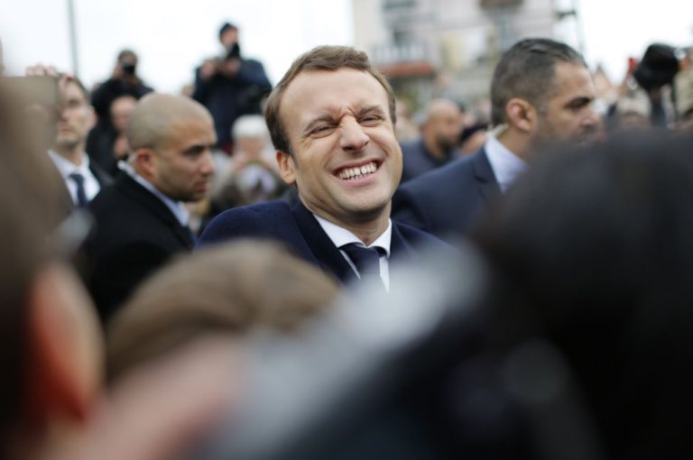 Emmanuel Macron diz que se abriu uma nova página em França