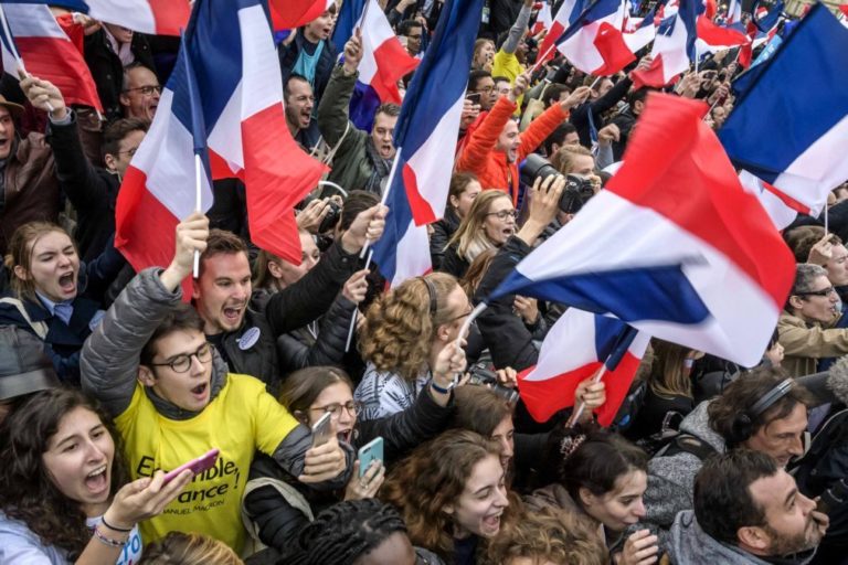 Apoiantes de Macron eufóricos festejam vitória