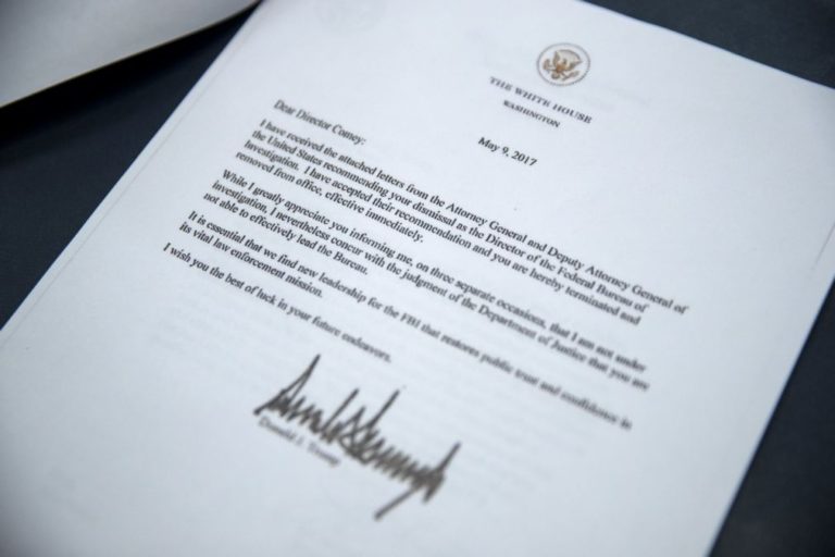 Senadores democratas classificam demissão chefe do FBI por Trump como grave erro