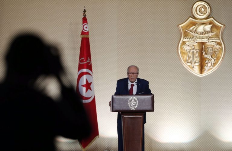 Presidente tunisino prolonga estado de emergência por mais um mês