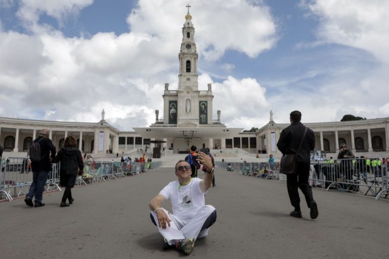 Peregrinos impacientes já reservam lugar para as cerimónias em Fátima