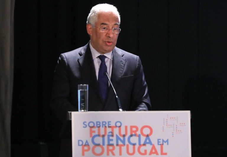 Costa quer contratação de mais 5.000 investigadores doutorados até 2020