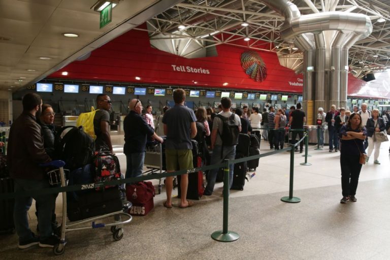 Greve na segurança dos aeroportos com adesão de 