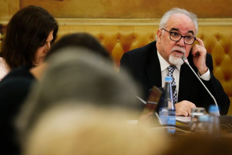 1.752 trabalhadores precários pediram para regularizar situação - ministro