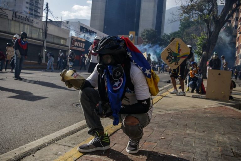 Pelo menos três portugueses detidos por protestos contra Nicolás Maduro na Venezuela
