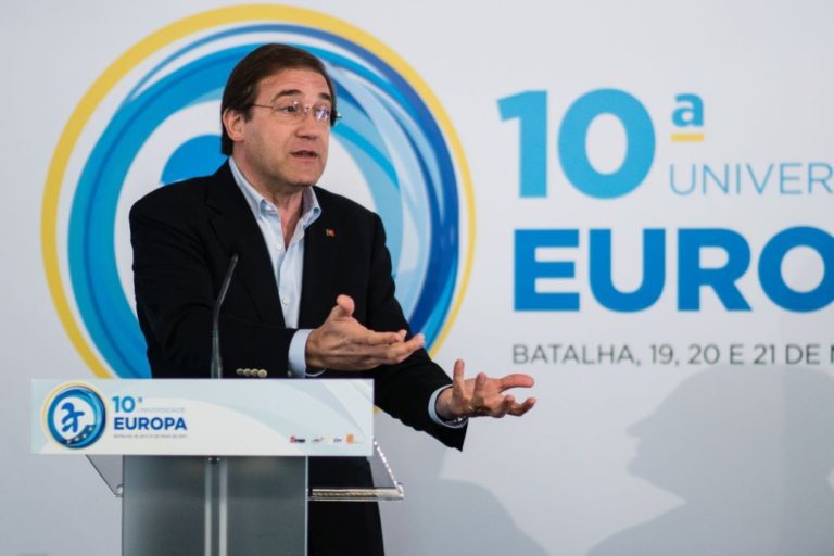 Passos Coelho defende que União Europeia complete a união bancária