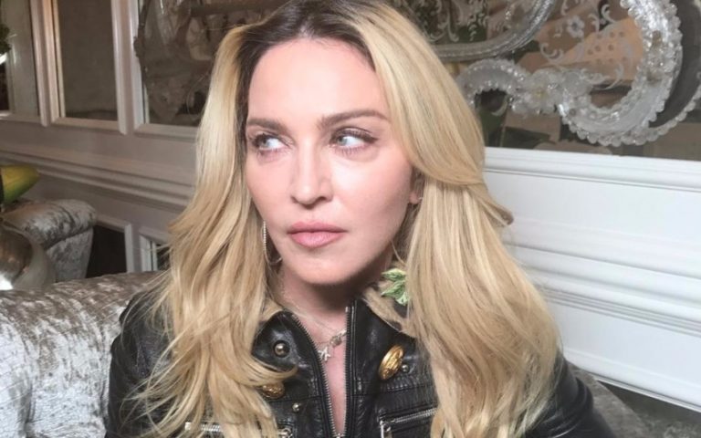 Madonna Sente-se 