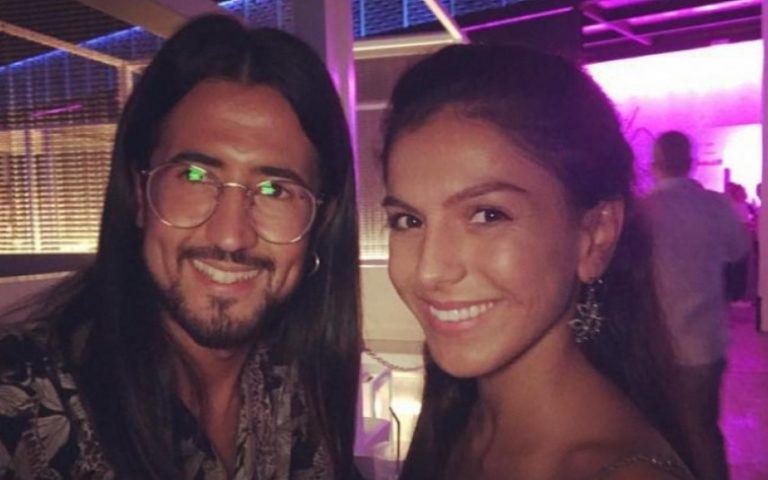 Gabriela Incentiva César a mostrar partes íntimas aos colegas