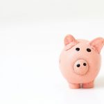 Para os pais que enfrentam dificuldades financeiras: Como ensinar sobre dinheiro às crianças