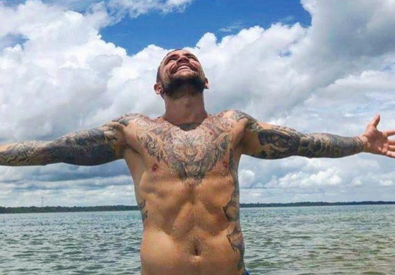 Concorrente do Big Brother descuida-se e mostra pénis