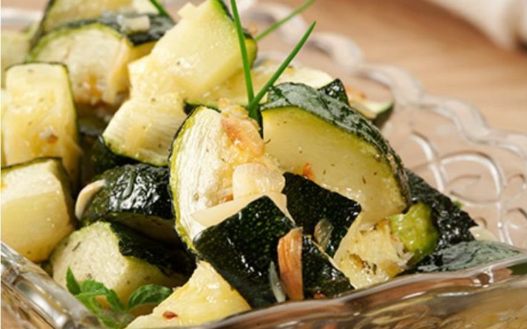 Curgete no forno Um prato simples, rápido e extremamente delicioso