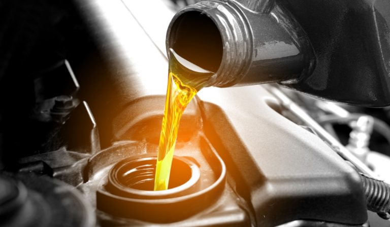 Mudar o óleo do carro: 10 erros comuns que podem dar muitos problemas