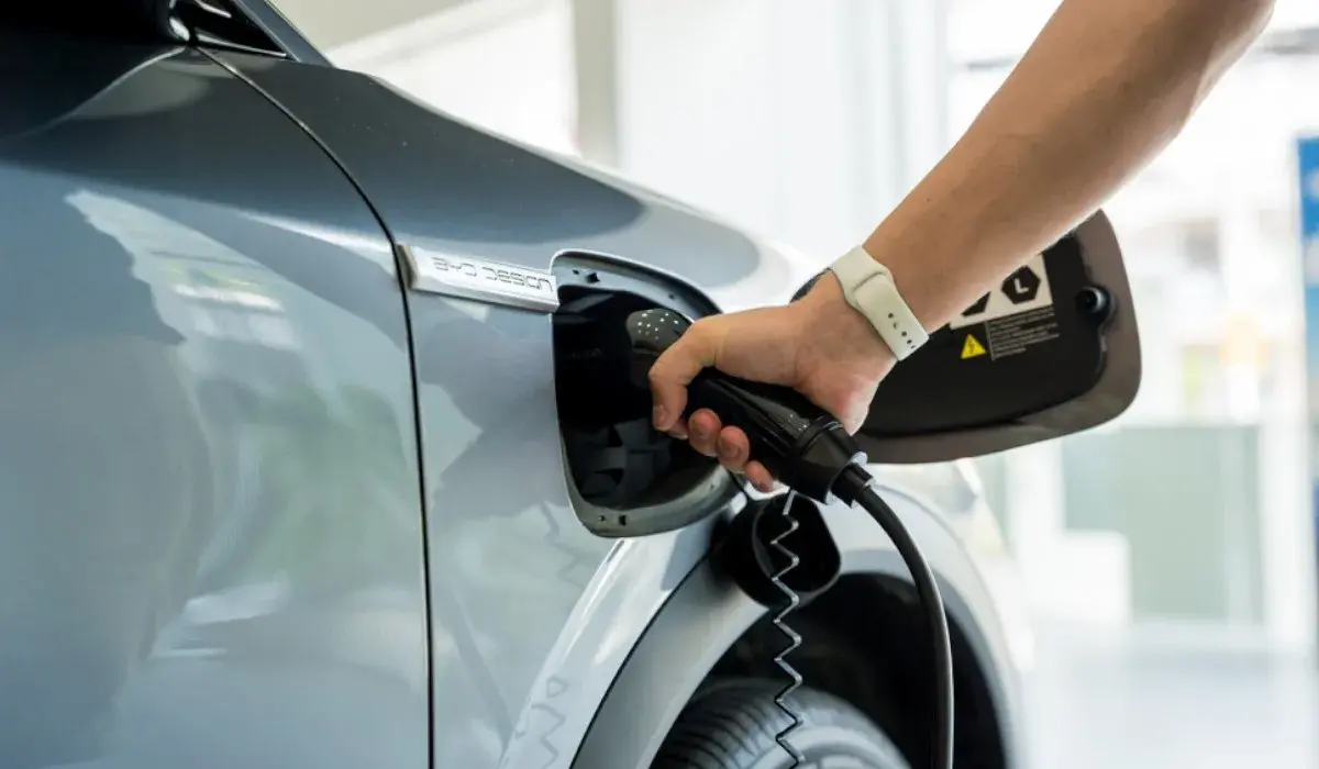BYD anuncia carregamento de elétricos tão rápido como atestar o depósito de um carro a gasolina