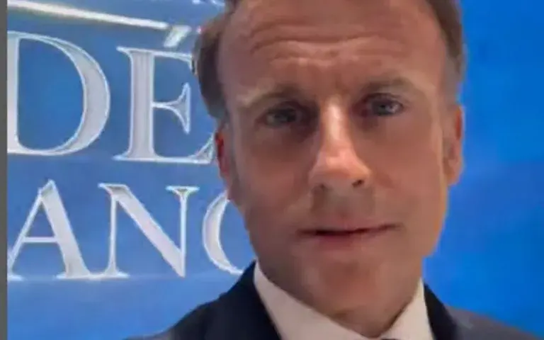Emmanuel Macron – Aos 15 anos já namorava… com a professora: A história de amor improvável