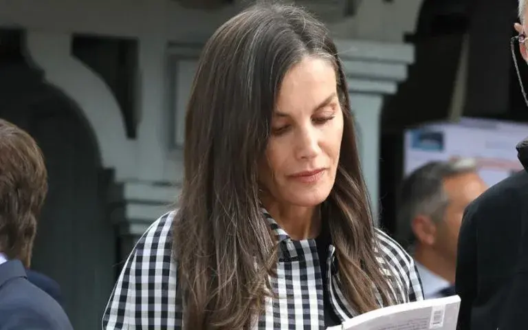 Letizia – Arrasada pela escolha da roupa em evento especial: “O centro das atenções”