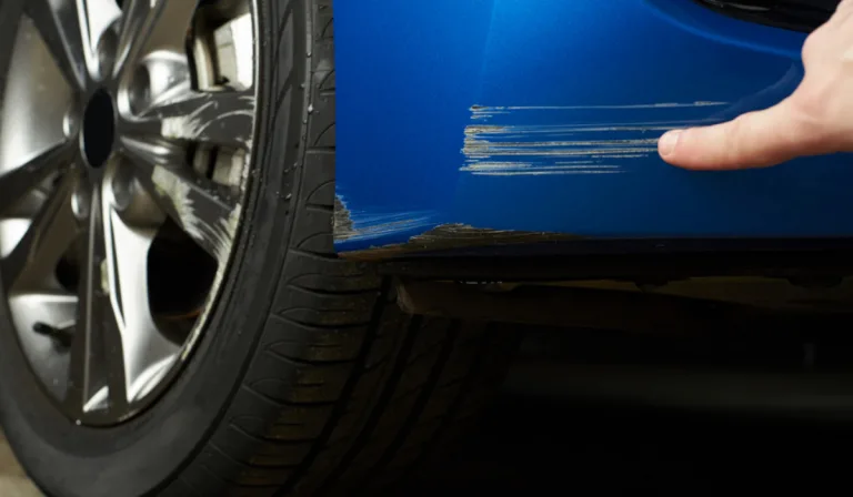 Remover riscos da pintura do carro? Só precisa de um produto para o cabelo