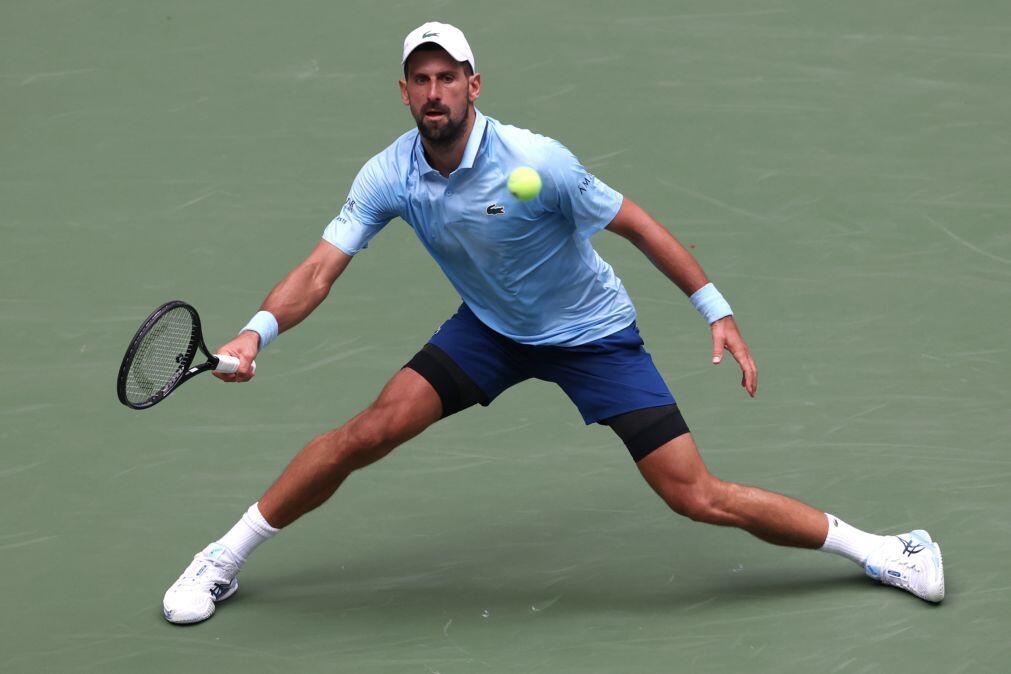 Djokovic e Sabalenka avançam até aos oitavos, Andreeva afastada
