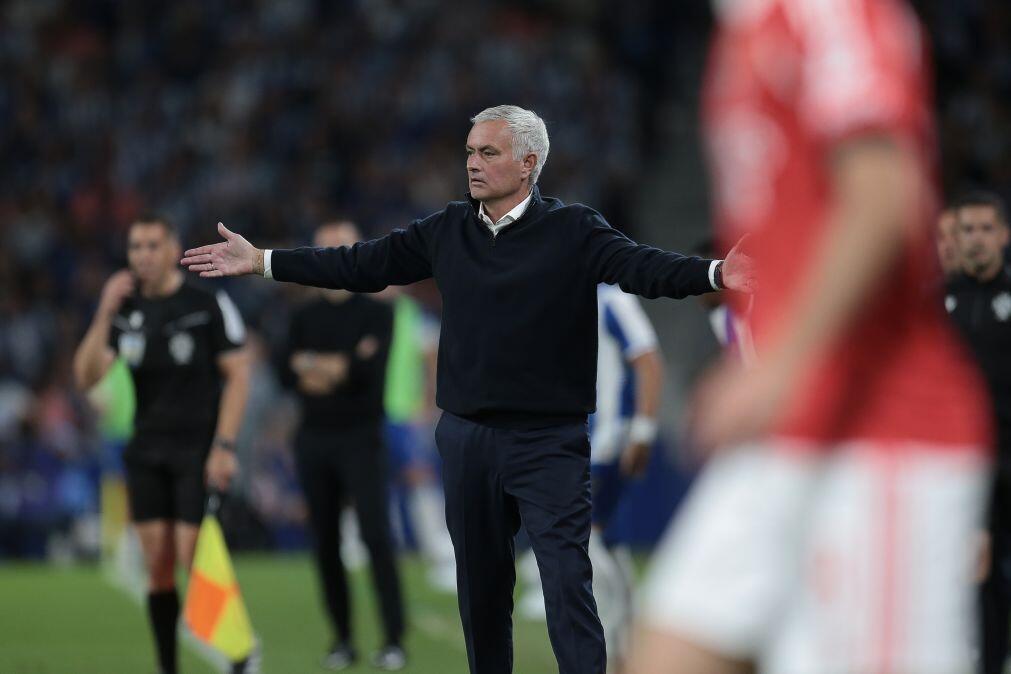 José Mourinho afirma que Benfica “tem menos uma Taça das que deveria ter”