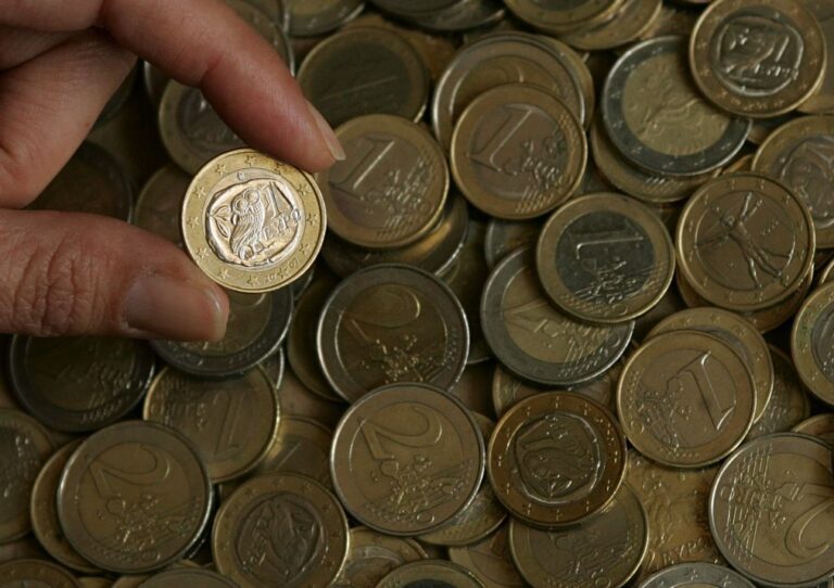 Famílias da zona euro poupam e investem menos no 3.º trimestre de 2025 - Eurostat