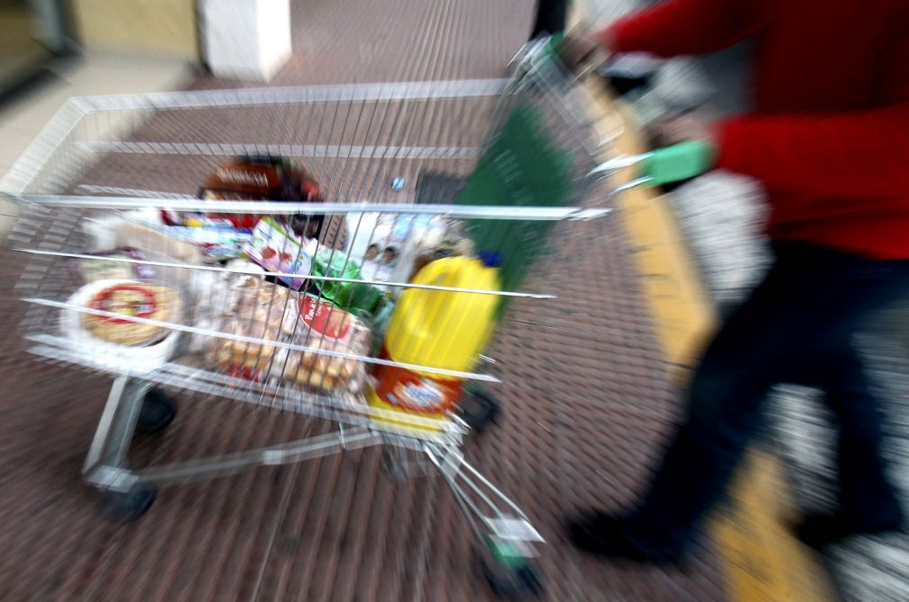 Inflação na OCDE abranda para 3,9% em novembro