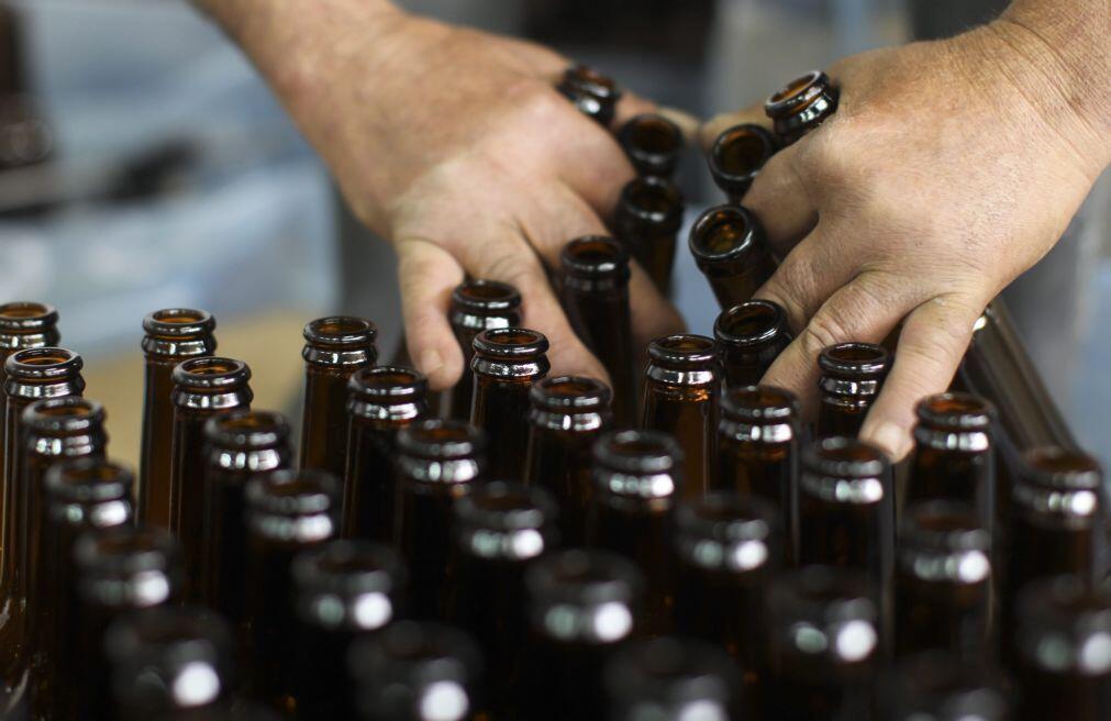 Câmara de Lisboa aprova proibição da venda de bebidas alcoólicas para consumo no exterior