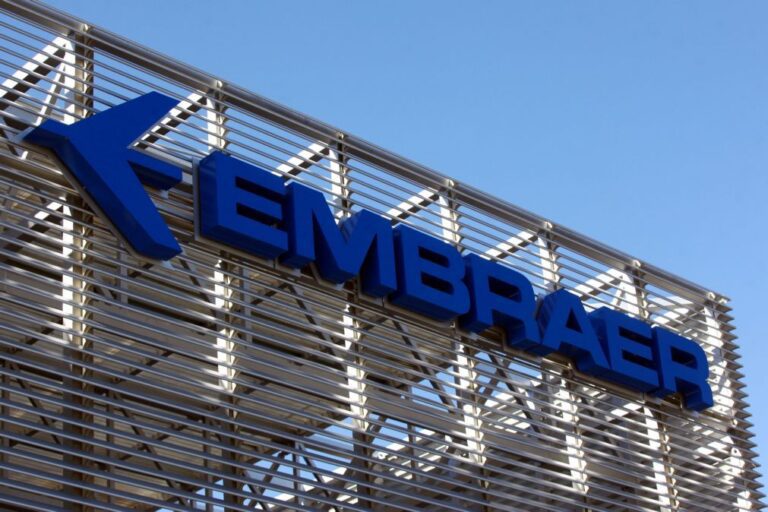Brasileira Embraer anuncia parceria com a Índia para instalar produção no país
