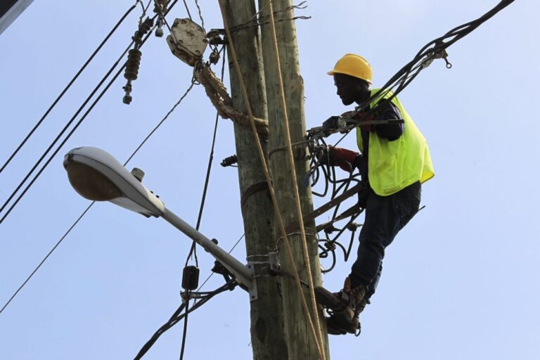 Mais de 112 mil clientes sem eletricidade no sul de Moçambique devido às cheias
