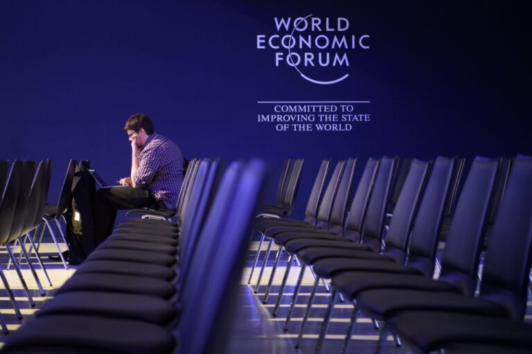 Fórum Económico Mundial aponta para enfraquecimento da economia global em 2026