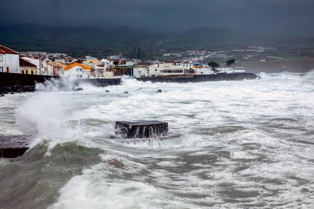 Autoridades alertam para agravamento da agitação marítima nos Açores